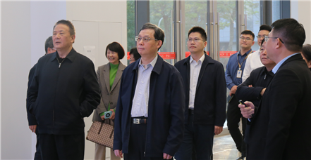 中国法学会副会长、最高法院咨询委员会副主任、最高法院原副院长姜伟一行莅临尊凯时人生就是博集团调研指导